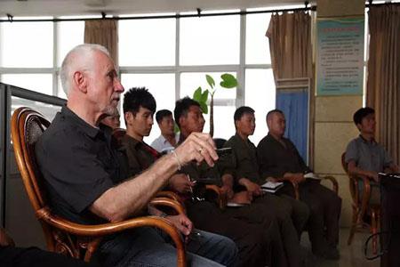 Germaniyalik mutaxassislar kompaniyamizning welders.jpg uchun nazariy va amaliy mashg'ulotlarini olib bormoqdalar German experts conduct theoretical and practical training for our company’s welders.jpg